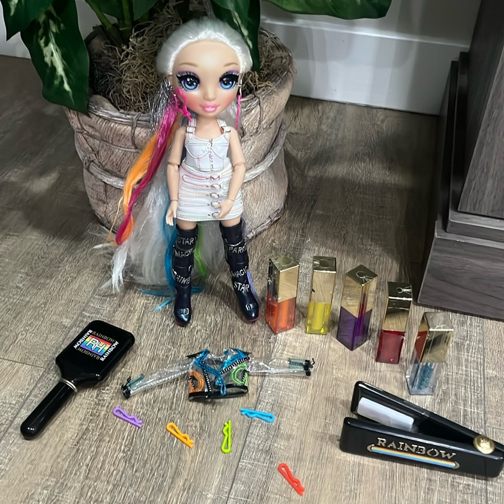 Rainbow High Hair Studio Amaya Raine:Hair Studio- Fashion Doll W/Hair pa…